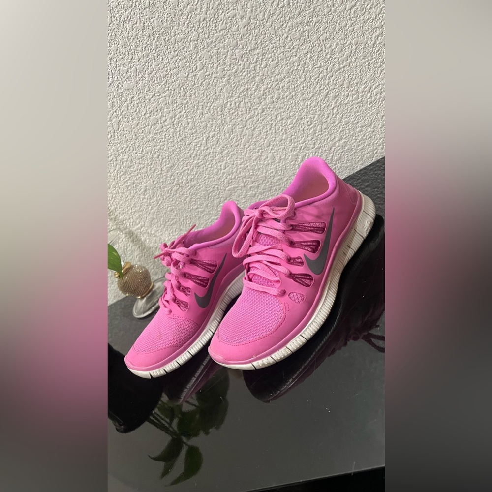Nike Pink Free Runners 7.5 Women